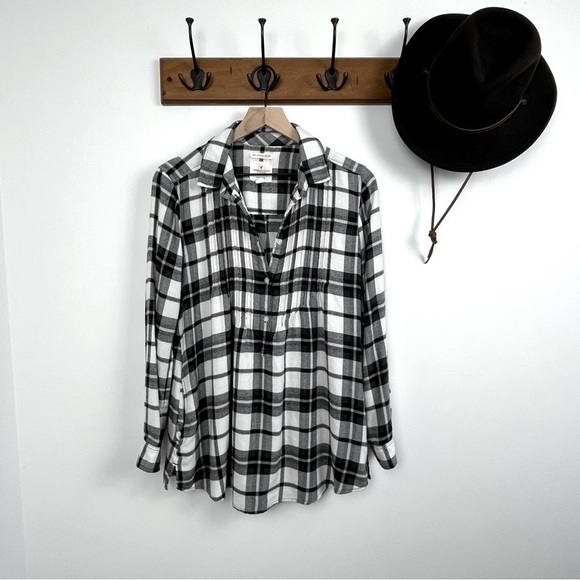 American Eagle Aww-mazingly Soft Flannel Shirt Pleated Pullover B & W Plaid. Med - Picture 1 of 7